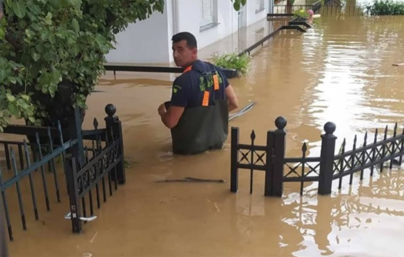 Πυροσβέστης και πατέρας τριών παιδιών στα Τρίκαλα σκοτώθηκε σε τροχαίο δυστύχημα