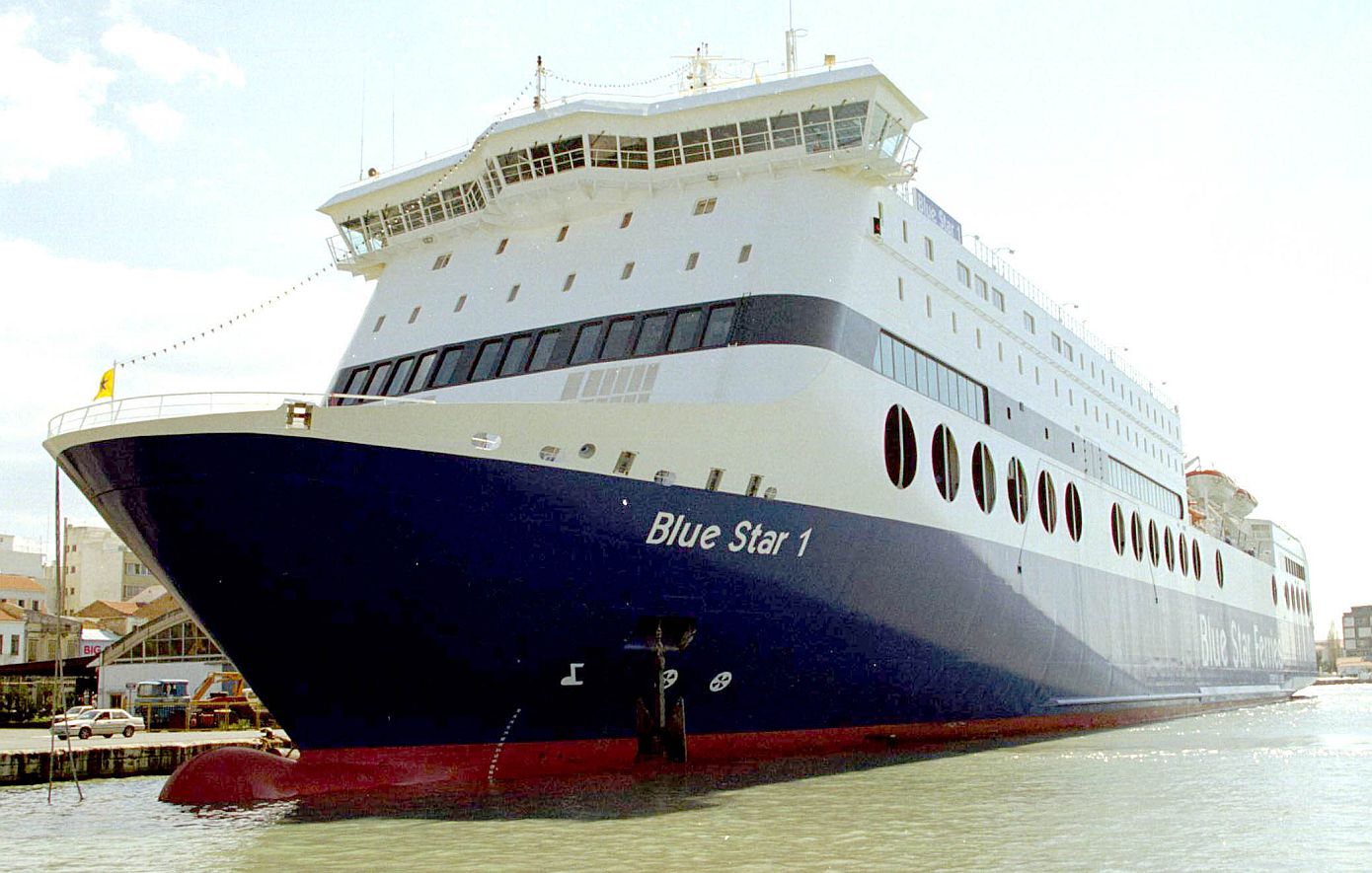 Τηλεφώνημα για βόμβα στο Blue star 1 &#8211; Δόθηκε εντολή για εκκένωση του πλοίου
