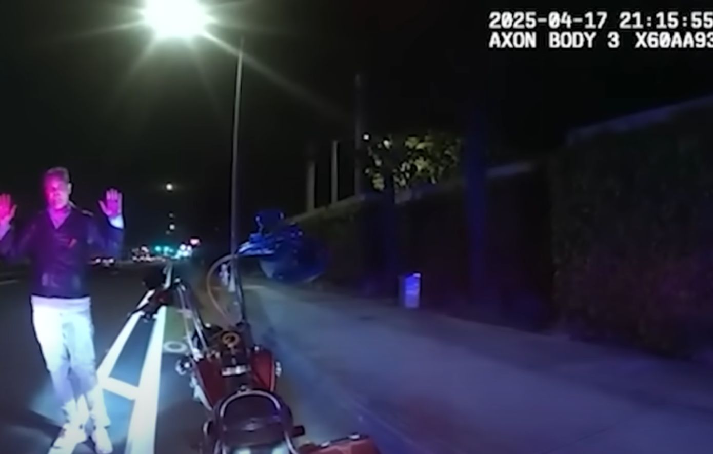 Αστυνομικός πυροβόλησε έξι φορές μοτοσικλετιστή: Του έκλεψε το τέιζερ κατά τη διάρκεια τροχονομικού ελέγχου