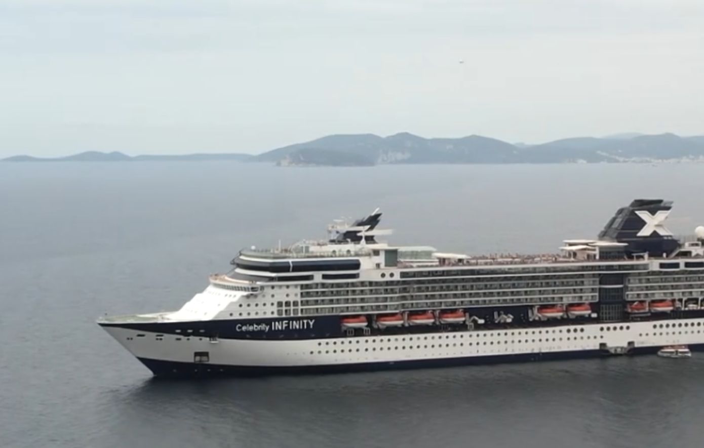 Στο λιμάνι της Θεσσαλονίκης το «Celebrity Infinity»: Μεταφέρει περισσότερους από 2.100 επιβάτες