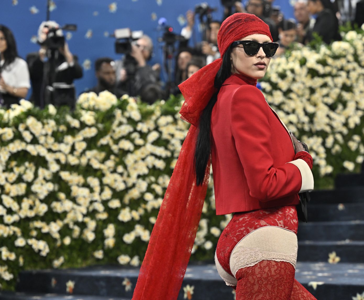 To pantless look κυριάρχησε στο Met Gala: Καιρός να κυκλοφορήσουμε χωρίς παντελόνια