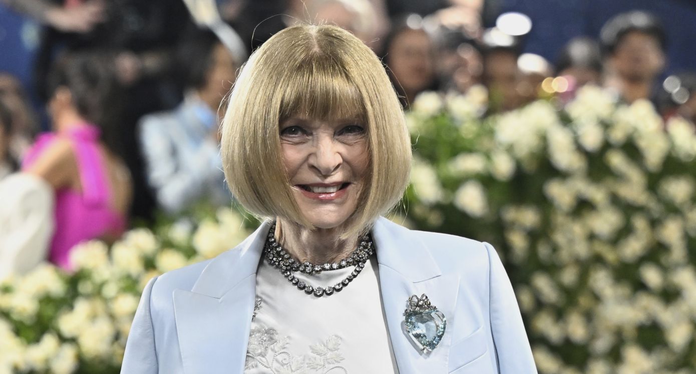 H καρφίτσα που φόρεσε η Anna Wintour στο Met Gala 2025 κουβαλούσε βαριά ιστορία