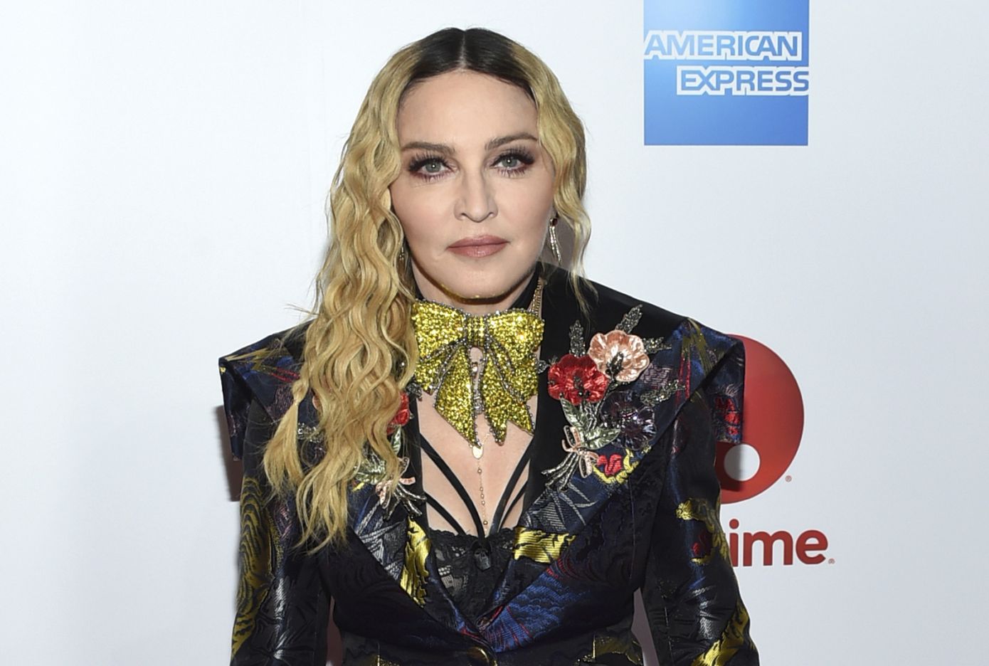 H Madonna αποτίει φόρο τιμής στη μητέρα της υιοθετώντας το hairlook που είχε εκείνη