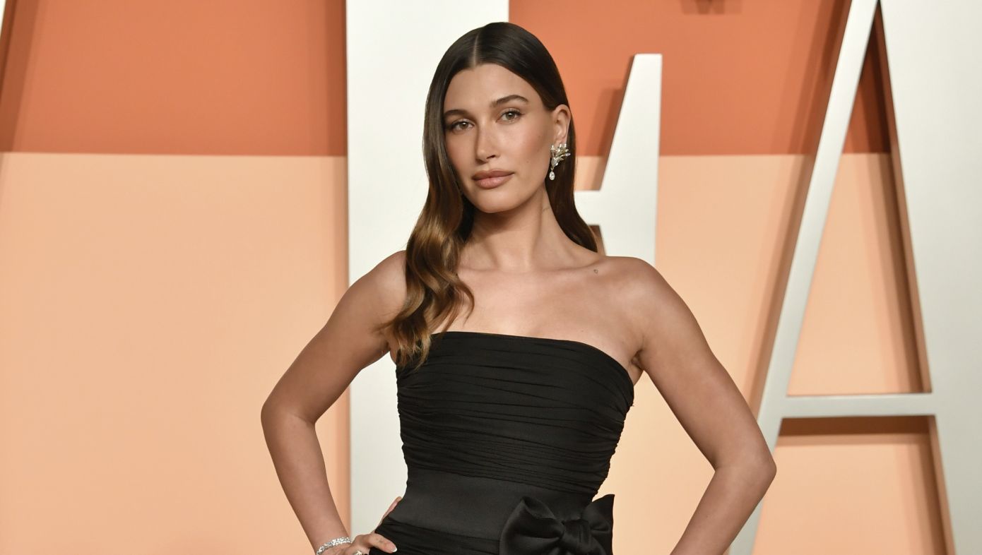 H Hailey Bieber έβαλε το Gucci φόρεμα της Anna Wintour από το 1998 λίγο πριν το Met Gala