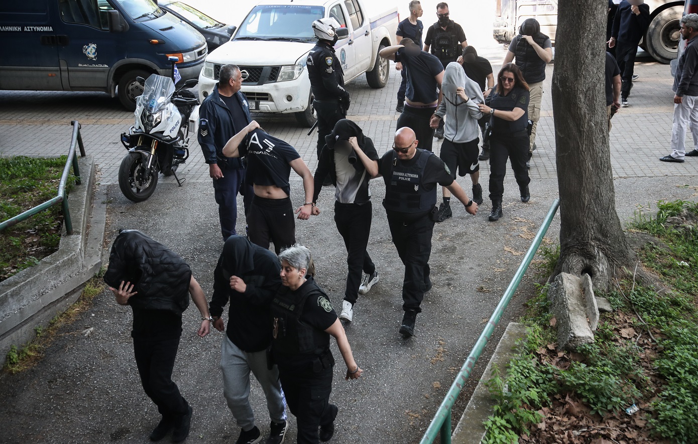 Συγκλονίζει η μητέρα 16χρονου που «έμπλεξε» με την Εθνικιστική Νεολαία: Τους ναζί τους πολεμήσαμε – Εγώ το παιδί μου θα το σώσω