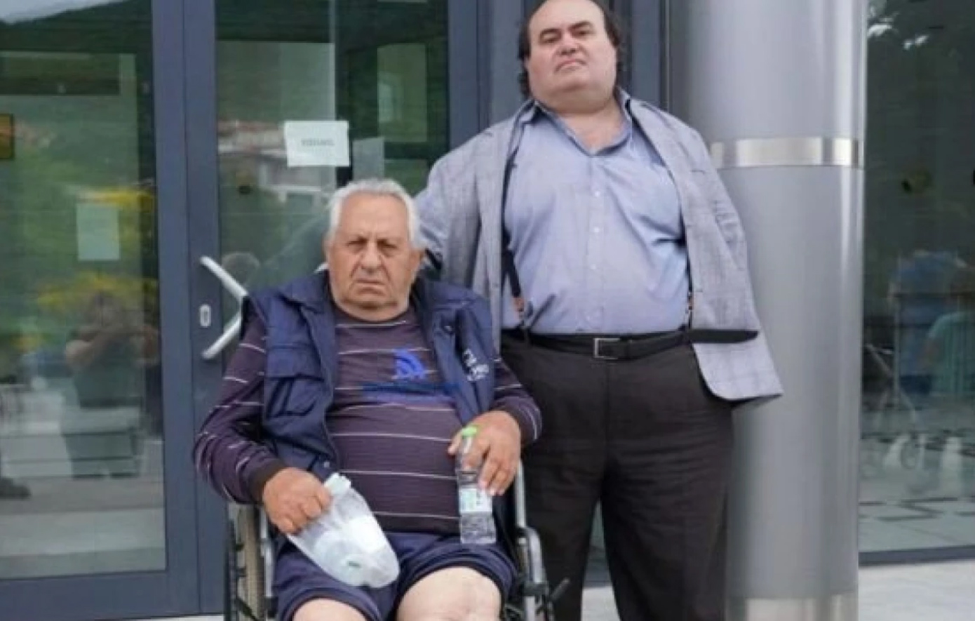 Έκαναν έξωση σε 83χρονο νεφροπαθή στη Χαλκιδική ενώ έκανε αιμοκάθαρση &#8211; Συνέλαβαν τη σύζυγο, τις κόρες και τον εγγονό του