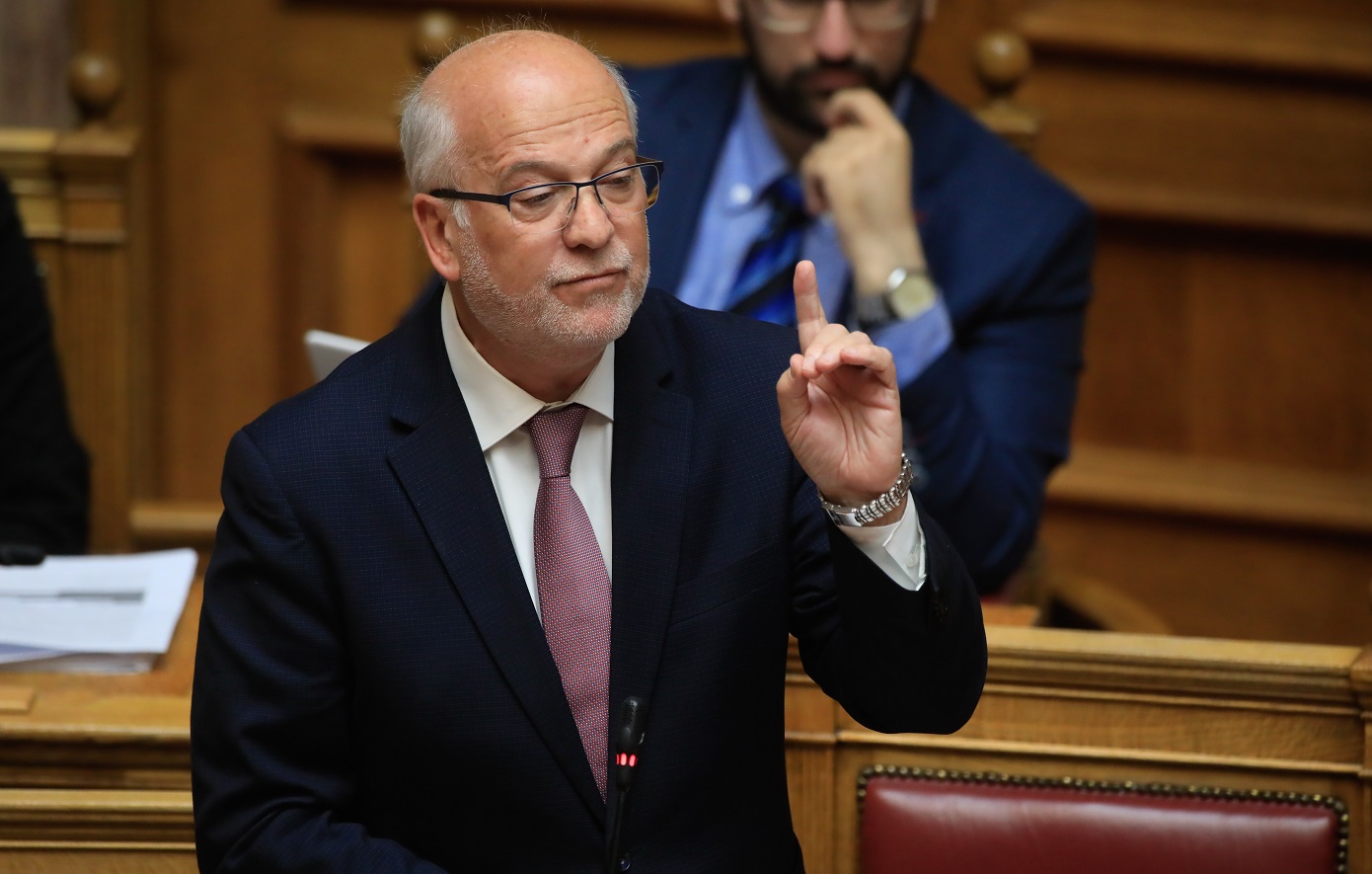 Φλωρίδης σε Βελόπουλο: Βρέθηκαν τα τρία βαγόνια που χάθηκαν; Οι 25 τόνοι ξυλολίου; Τα βίντεο με τα μυγάκια;