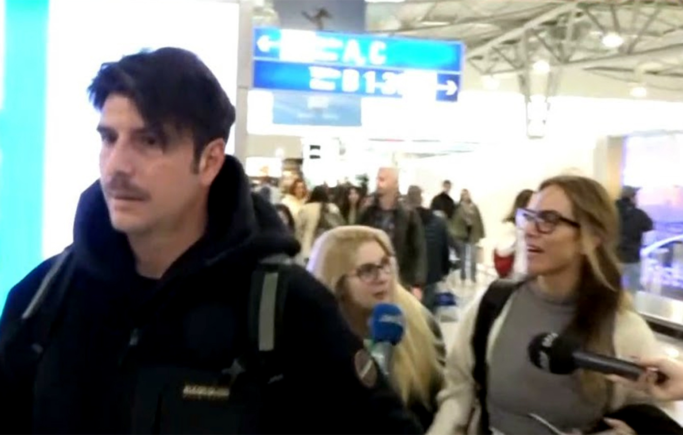 Ντορέττα Παπαδημητρίου και Γιώργος Γεροντιδάκης εμφανίστηκαν μαζί στο αεροδρόμιο &#8211; Δείτε πώς αντέδρασαν στις κάμερες