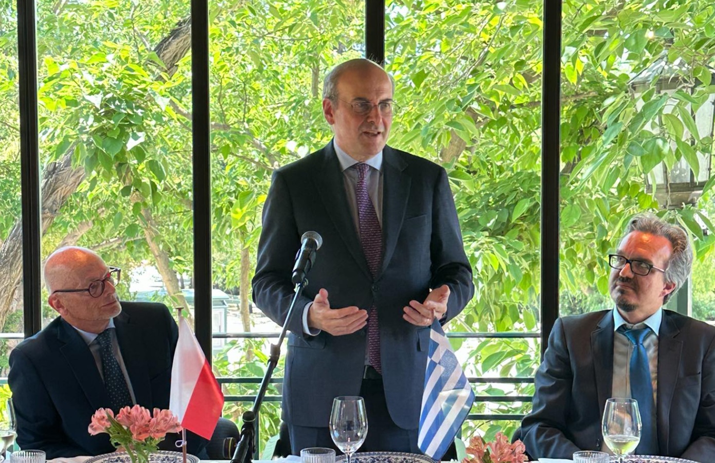 Χατζηδάκης σε πρέσβεις ΕΕ: Η ελληνική οικονομία επέστρεψε δυναμικά