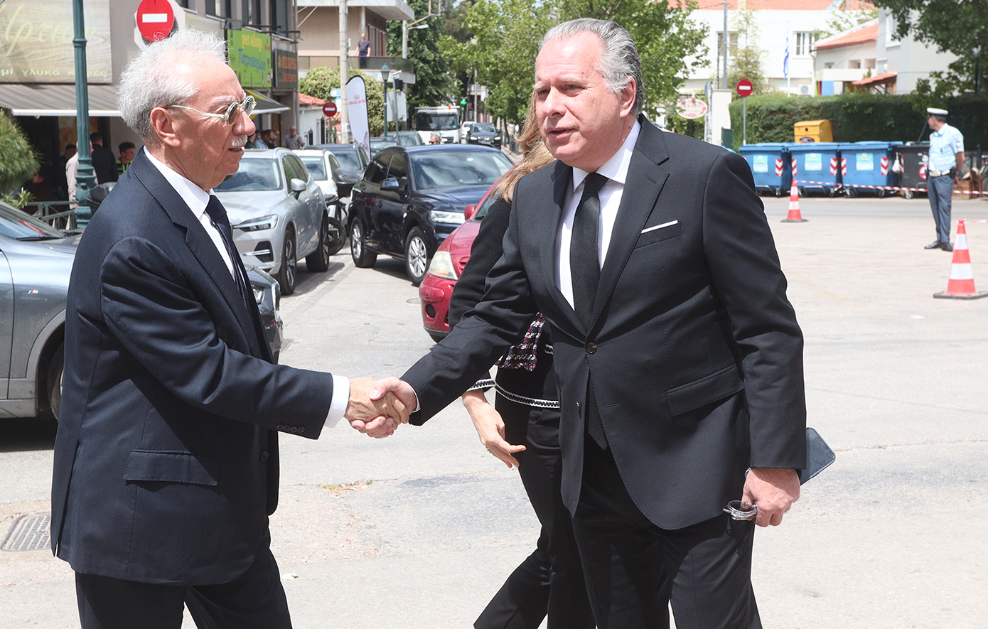 Κηδεία Πέτρου Μολυβιάτη Κηδεία Πέτρου Μολυβιάτη