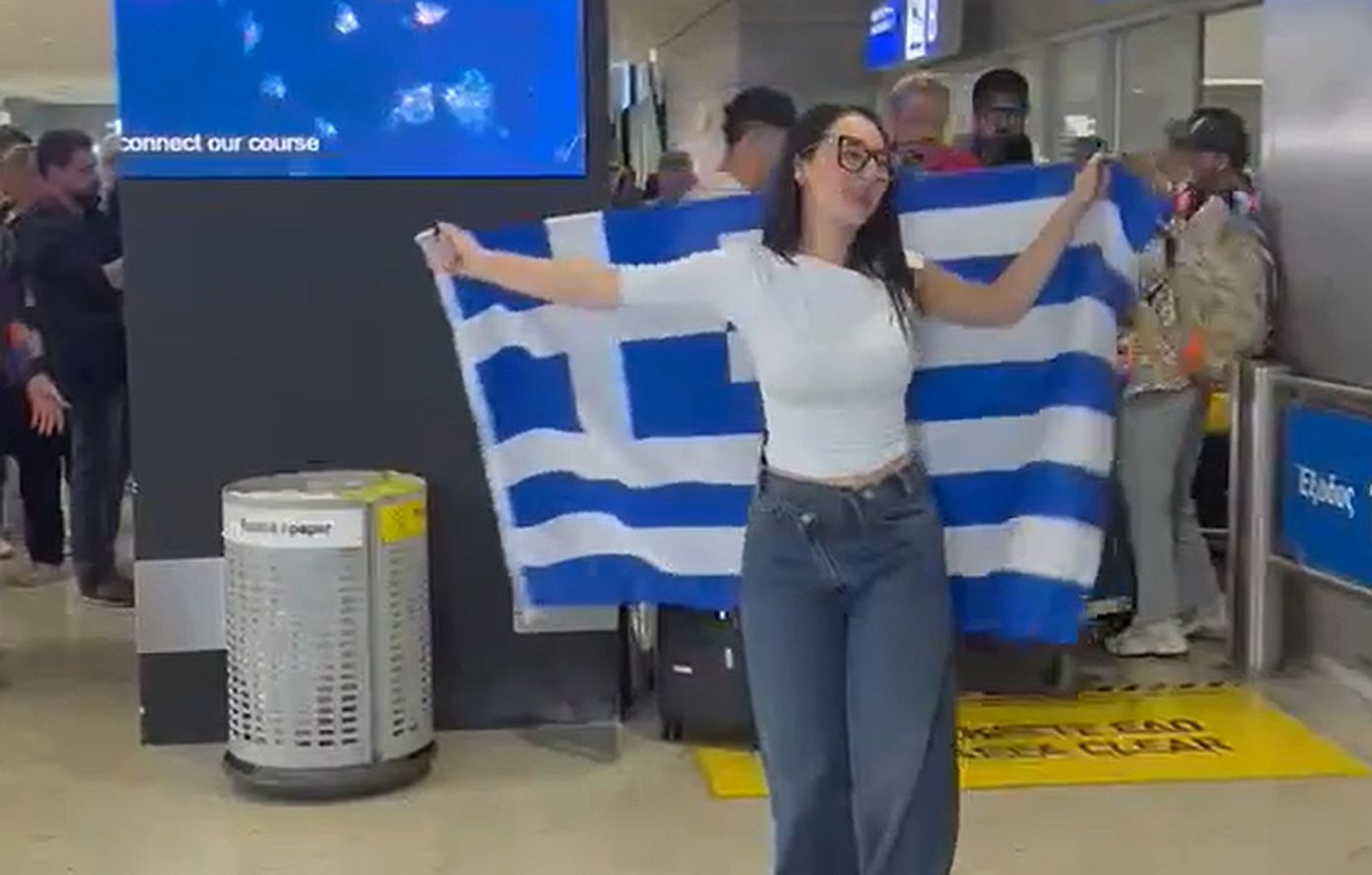 Eurovision: Επέστρεψε στην Αθήνα η Klavdia &#8211; Δείτε βίντεο με την θερμή υποδοχή της στο αεροδρόμιο Ελ. Βενιζέλος