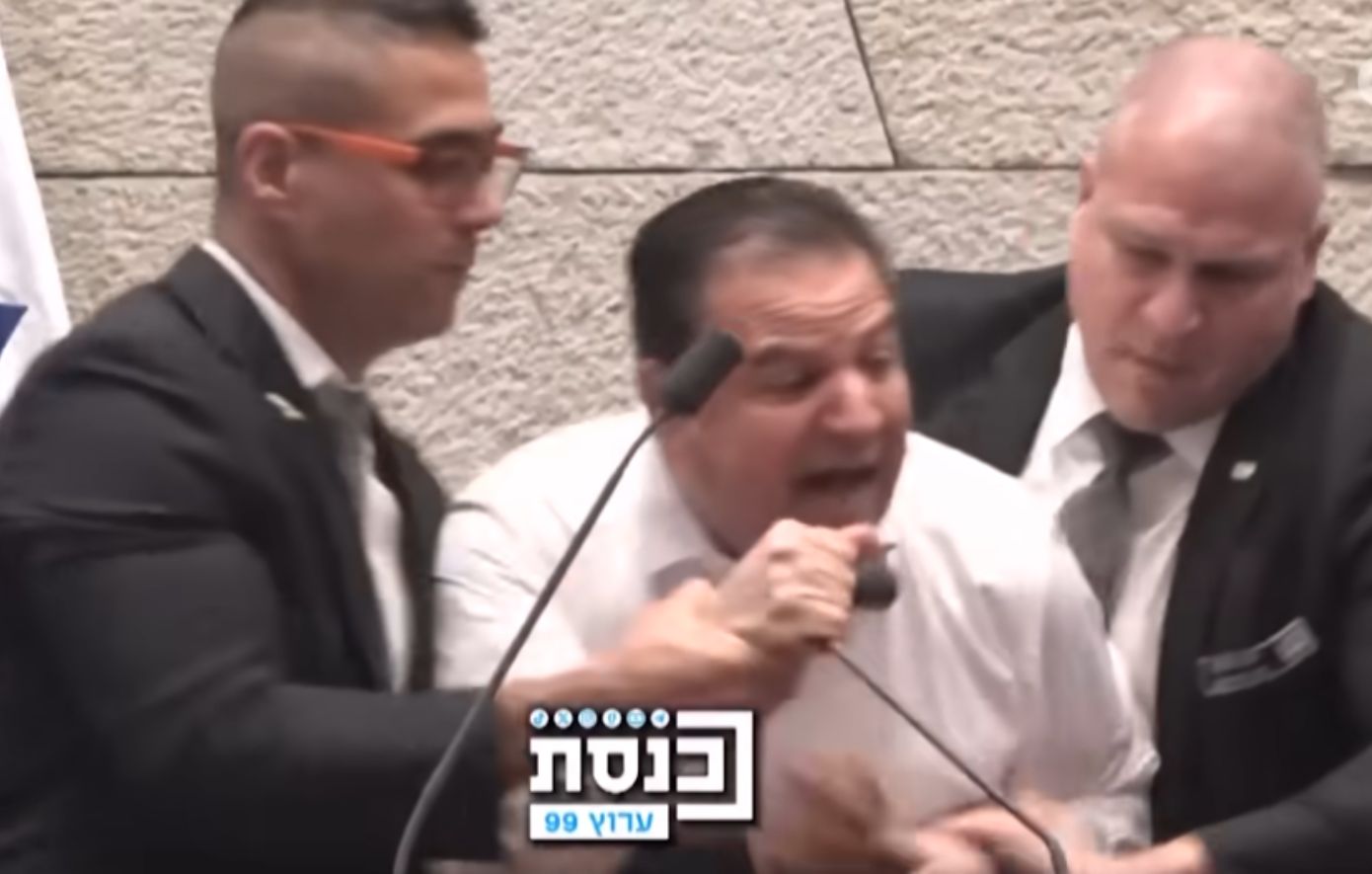 Επεισοδιακή η ομιλία Άραβοϊσραηλινού βουλευτή στην Κνεσέτ: Τον απέσυραν από το βήμα γιατί μιλούσε για τη Λωρίδα της Γάζας