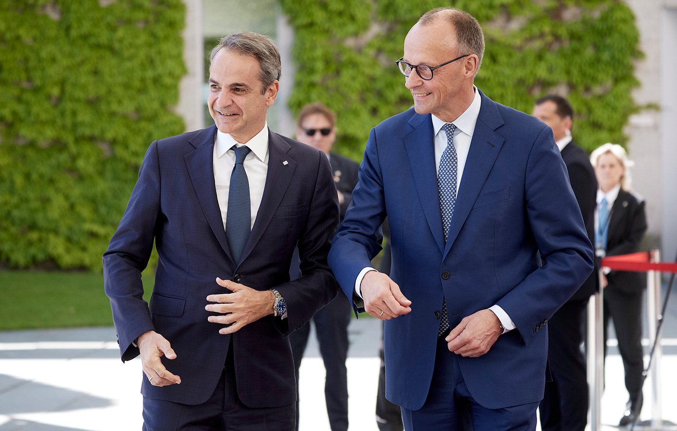 Συνάντηση Μητσοτάκη – Μερτς στο Βερολίνο Συνάντηση Μητσοτάκη – Μερτς στο Βερολίνο