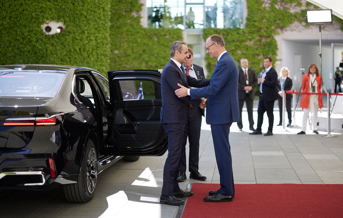 Συνάντηση Μητσοτάκη – Μερτς στο Βερολίνο Συνάντηση Μητσοτάκη – Μερτς στο Βερολίνο