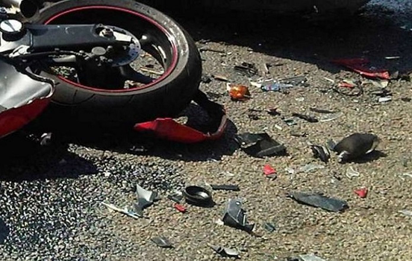 Σοβαρό τροχαίο στην Εύβοια &#8211; Ένας ντελιβεράς τραυματίστηκε από σύγκρουση με αμάξι