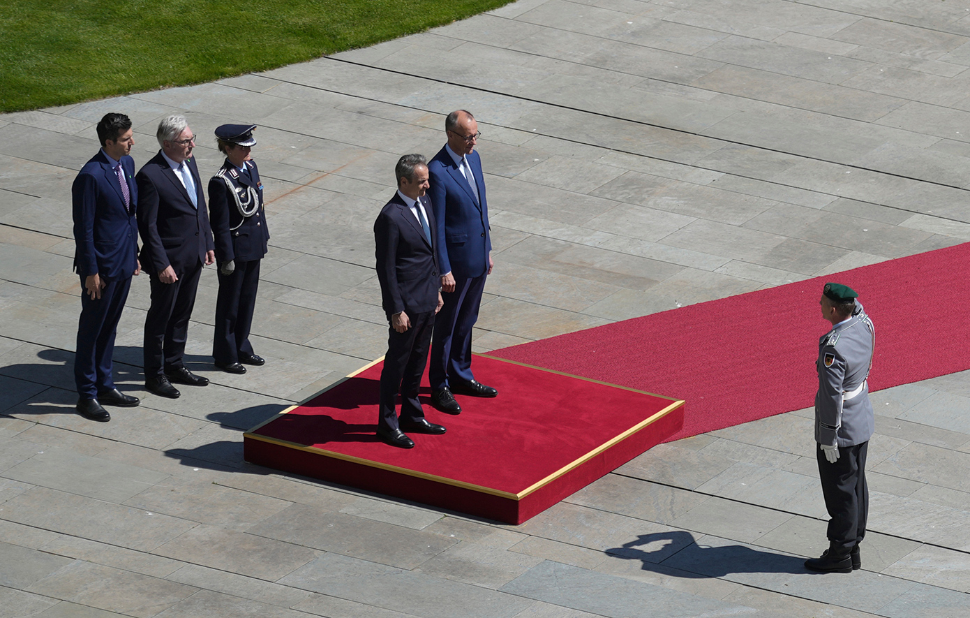 Συνάντηση Μητσοτάκη &#8211; Μερτς στο Βερολίνο: Οικονομία, επενδύσεις, άμυνα, ευρωπαϊκές και διεθνείς εξελίξεις στην ατζέντα