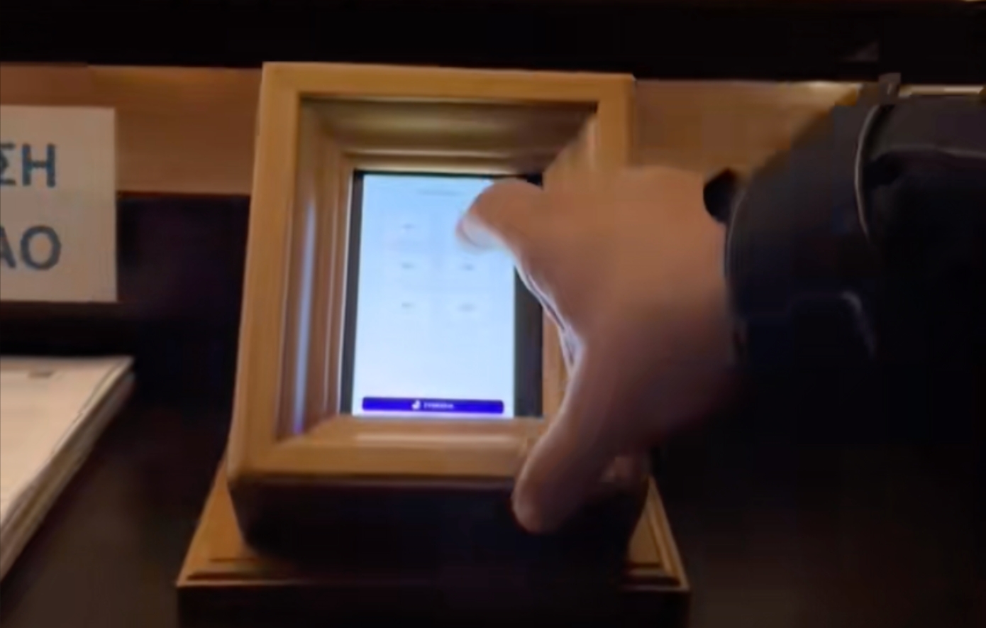 Το πρώτο POS σε εκκλησία της Ελλάδας είναι γεγονός &#8211; Πλέον οι πιστοί θα ανάβουν κεράκι με κάρτα