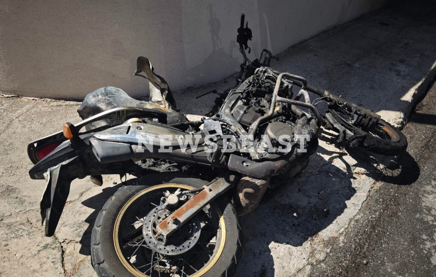Μοτοσυκλέτα της Ομάδας ΔΙ.ΑΣ. πήρε φωτιά στη λεωφόρο Ηρακλείου