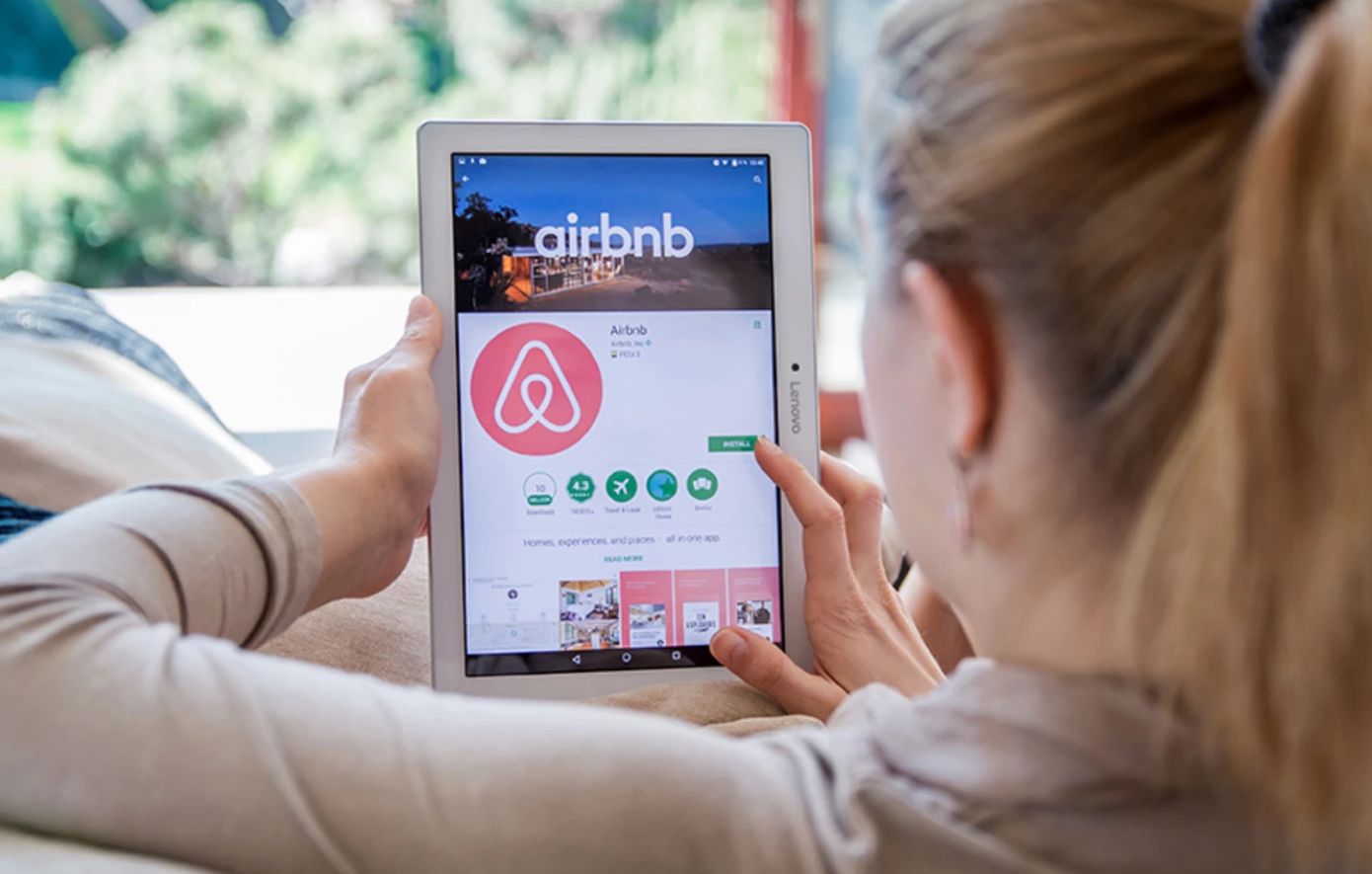 Το Airbnb λανσάρει AI bot εξυπηρέτησης πελατών στις ΗΠΑ