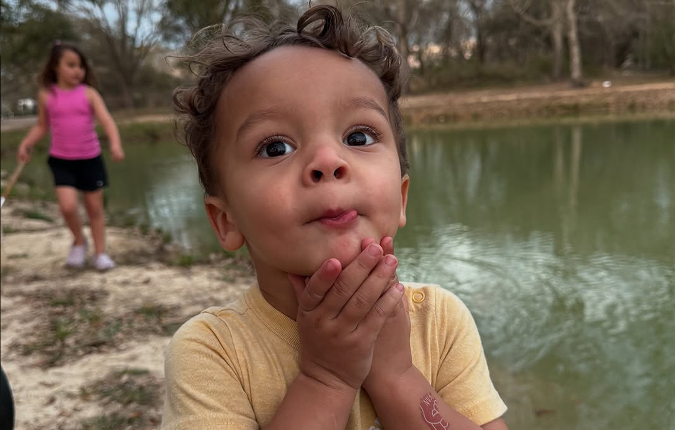 Το μοιραίο λάθος των γονιών του 2χρονου TikToker «Okay Baby» που έχασε τη ζωή του σε τροχαίο