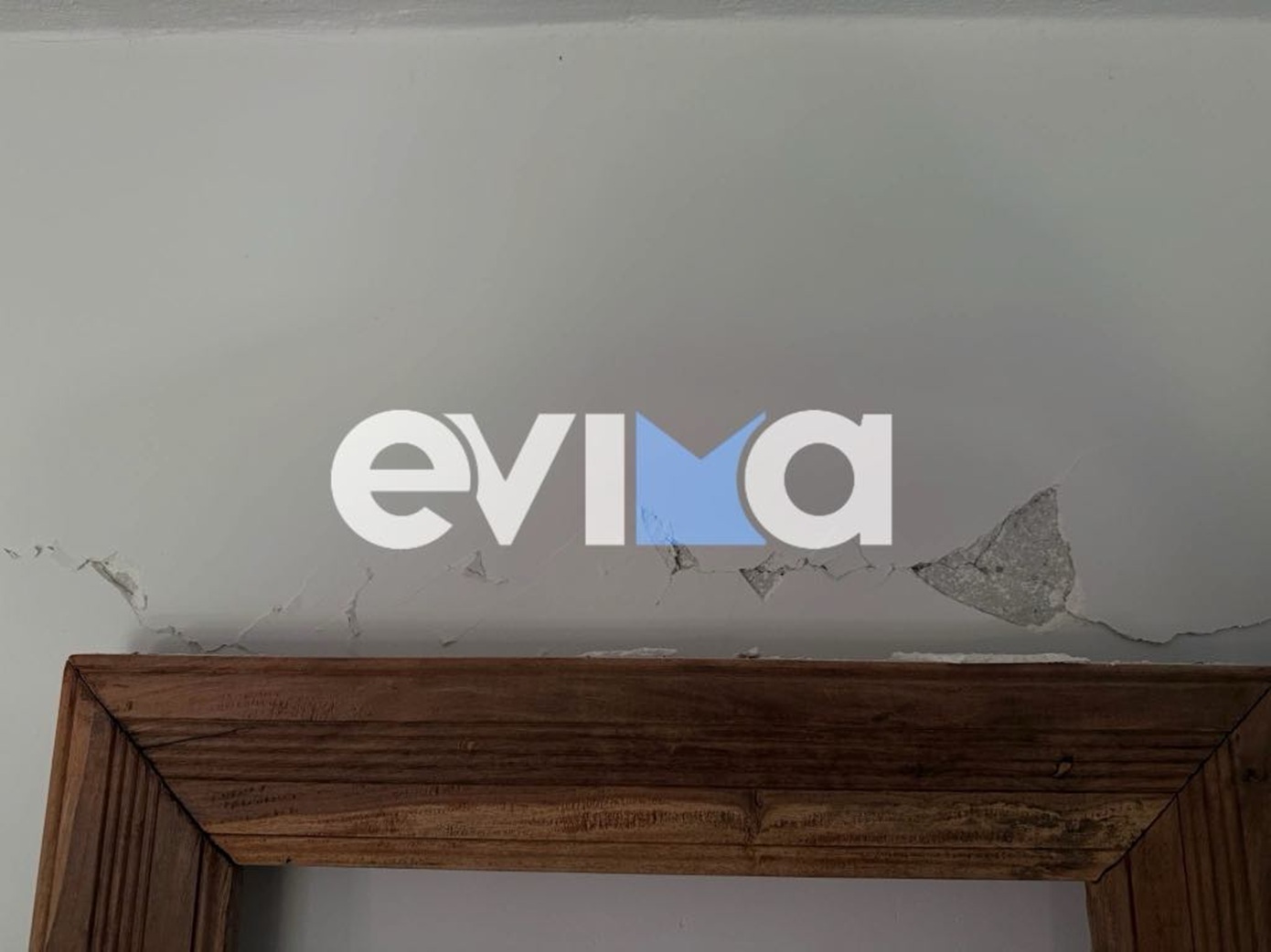 Ρωγμές σε σπίτια από τον σεισμό στην Εύβοια &#8211; «Φοβηθήκαμε πολύ», λένε οι κάτοικοι