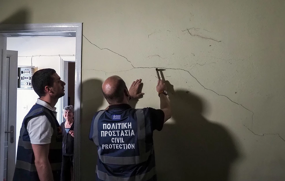 Κρούει τον κώδωνα του κινδύνου για τους σεισμούς στην Εύβοια ο Κώστας Παπαζάχος: «Φύγετε από τα σπίτια σας, αν υπάρχουν ρωγμές»