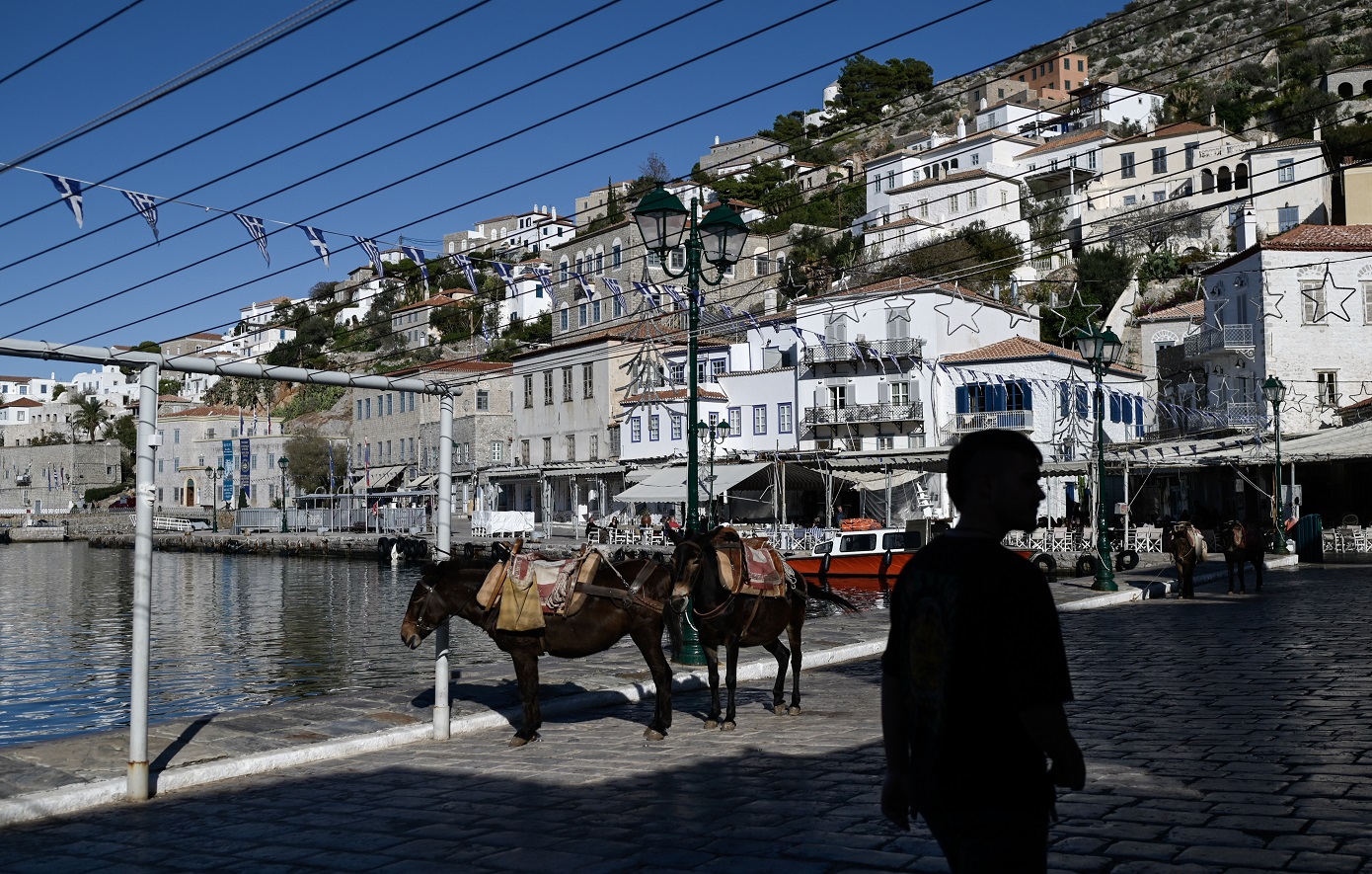 Μειώνονται οι εξαιρέσεις από την απαγόρευση κυκλοφορίας τροχοφόρων σε Ύδρα &#8211; Σπέτσες: Οι αποφάσεις της κυβερνητικής σύσκεψης