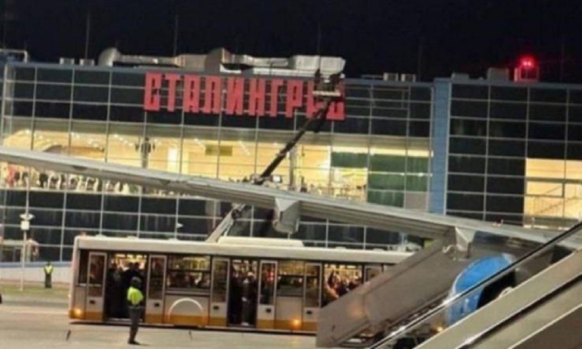 Η Ρωσία μετονόμασε το αεροδρόμιο του Βόλγκογκραντ σε Στάλινγκραντ και οι κάτοικοι θέλουν ξανά το όνομα για ολόκληρη την πόλη