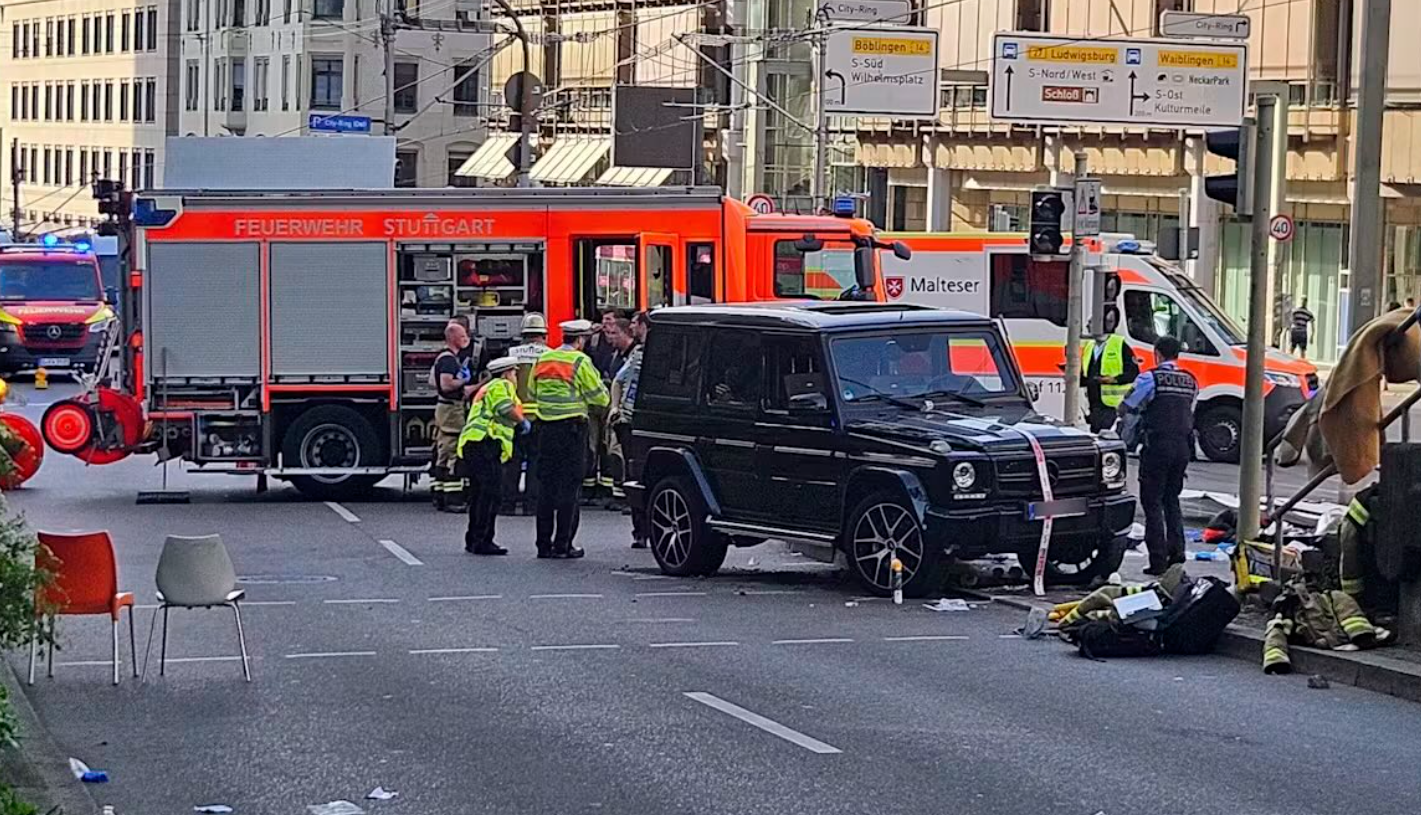 Στουτγκάρδη: Για «τραγικό τροχαίο» κάνει λόγο η αστυνομία – 42χρονος ο οδηγός που έπεσε με το αυτοκίνητό του πάνω σε πλήθος