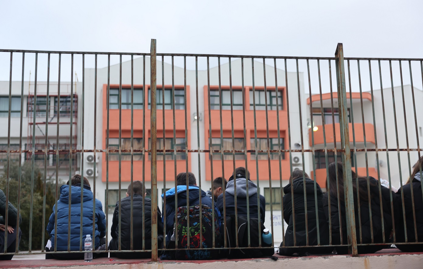 Κοινωνική εργασία αντί της παραδοσιακής αποβολής: Τι θα κάνουν οι μαθητές στο σχολείο όταν θα τιμωρούνται