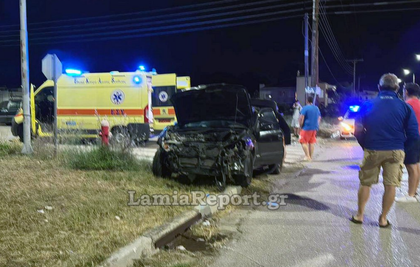 Τροχαίο στη Λαμία με δύο τραυματίες: Παραβίασε STOP και έπεσε πάνω σε άλλο όχημα