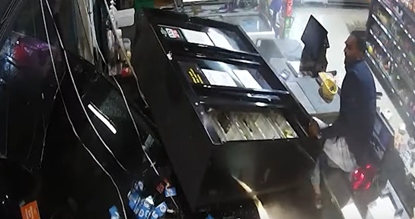 Υπάλληλος σούπερ μάρκετ είδε τον χάρο με τα μάτια του – Αυτοκίνητο έπεσε στη βιτρίνα που βρισκόταν