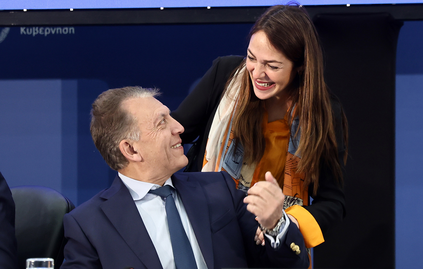 H Δόμνα Μιχαηλίδου επέστρεψε στα καθήκοντά της 10 ημέρες μετά τη γέννηση του γιου της &#8211; Δείτε φωτογραφίες
