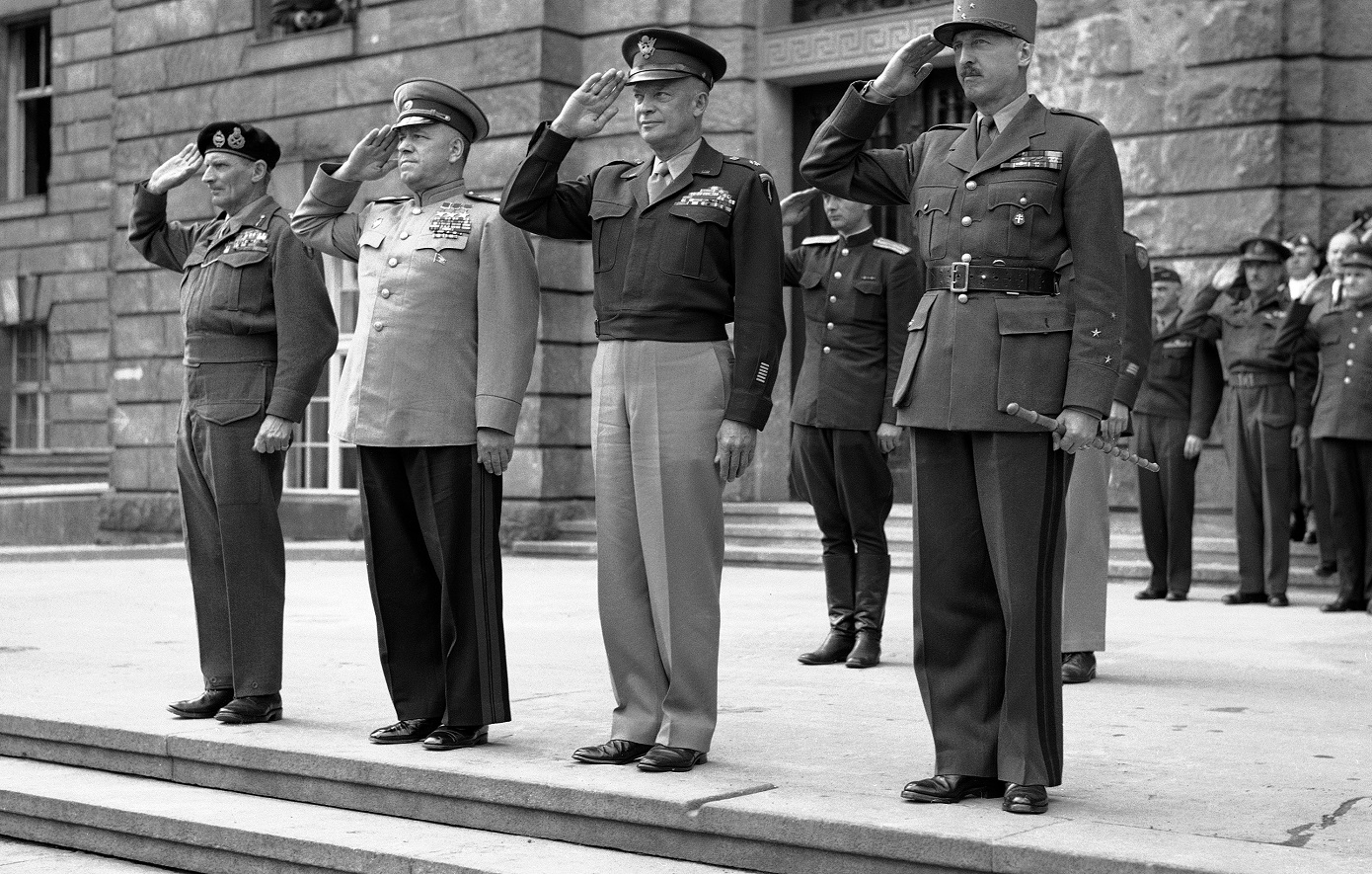 9η Μάη – Ημέρα της Νίκης: Ο Ζουκόφ επιθεωρεί το βομβαρδισμένο Βερολίνο, το μήνυμα φτάνει στη Μόσχα, η ομιλία του Στάλιν