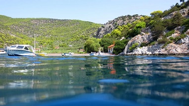 Τρεις όμορφες παραλίες εντός Αττικής για απολαυστικές βουτιές