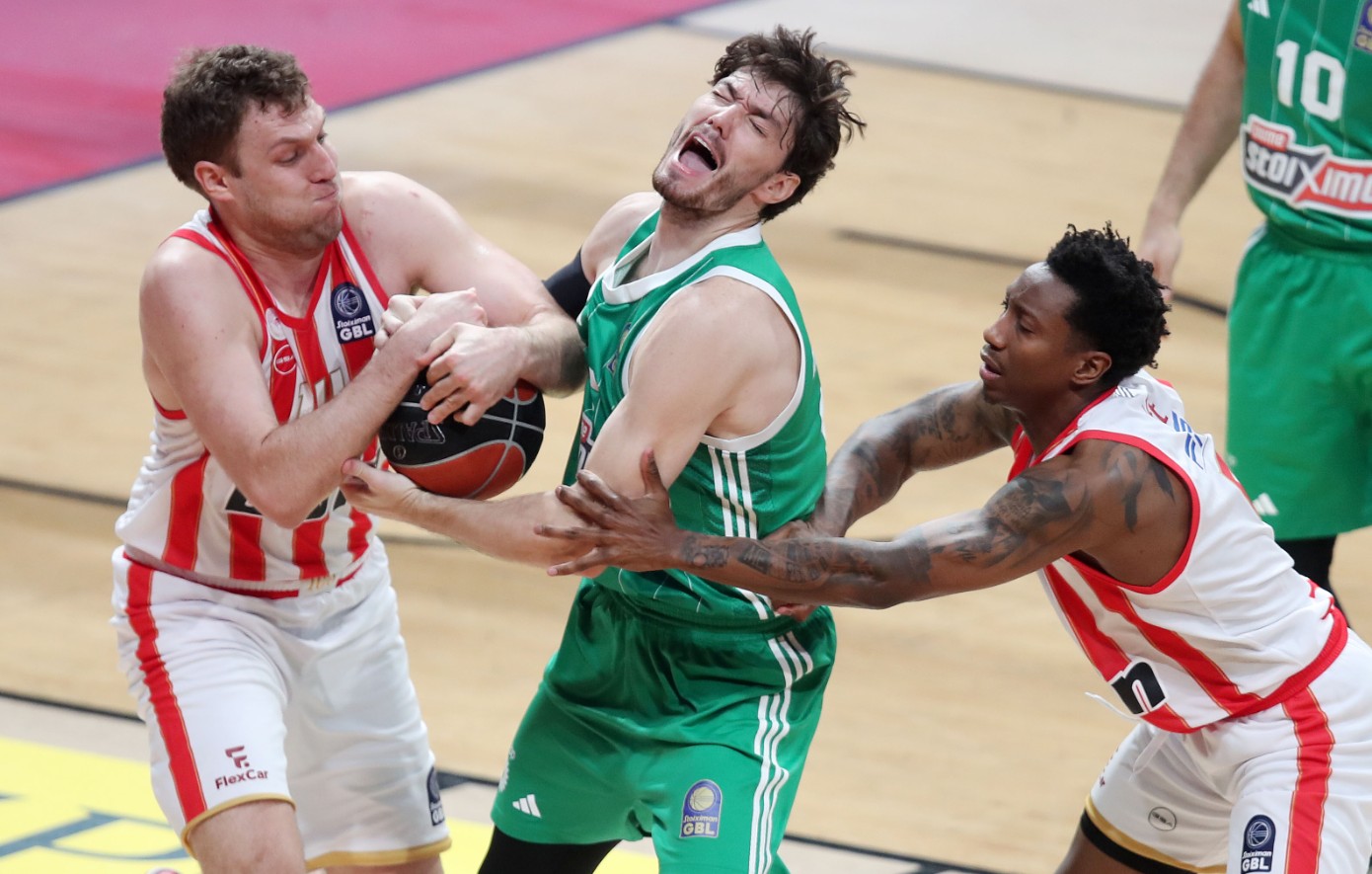 Ολυμπιακός &#8211; Παναθηναϊκός: 23-18 στο τέλος της πρώτης περιόδου