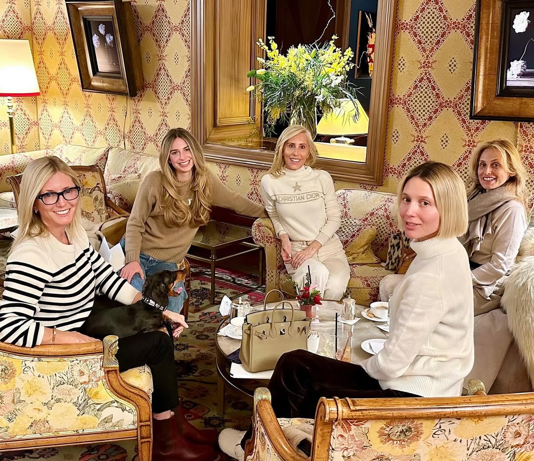 Η Μαρί Σαντάλ σε οικογενειακή συγκέντρωση με την αδερφή της Αλεξάνδρα φον Φύρστενμπεργκ, στην Ελβετία