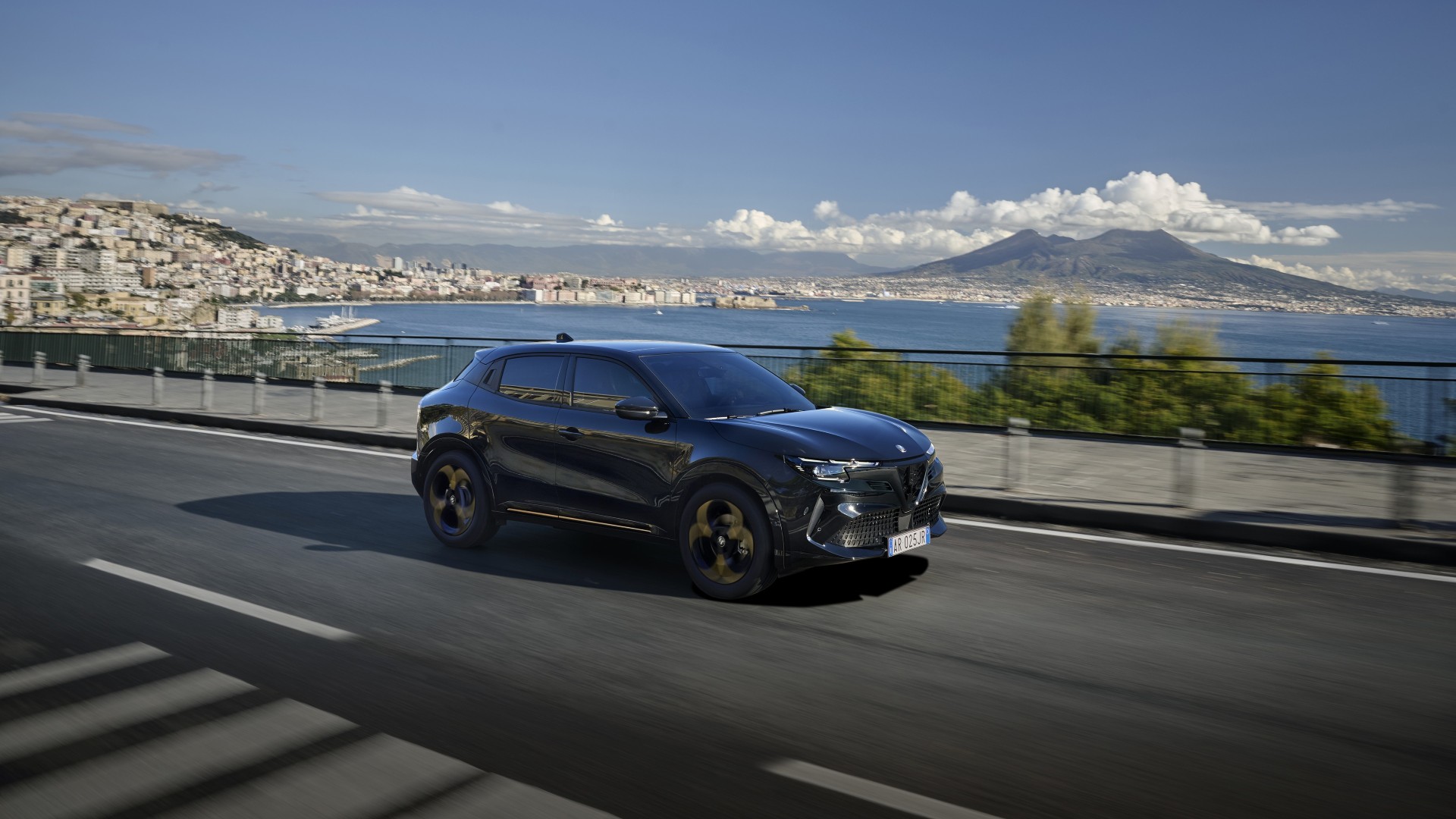 Στην Ελλάδα η Alfa Romeo Junior Intensa Στην Ελλάδα η Alfa Romeo Junior Intensa