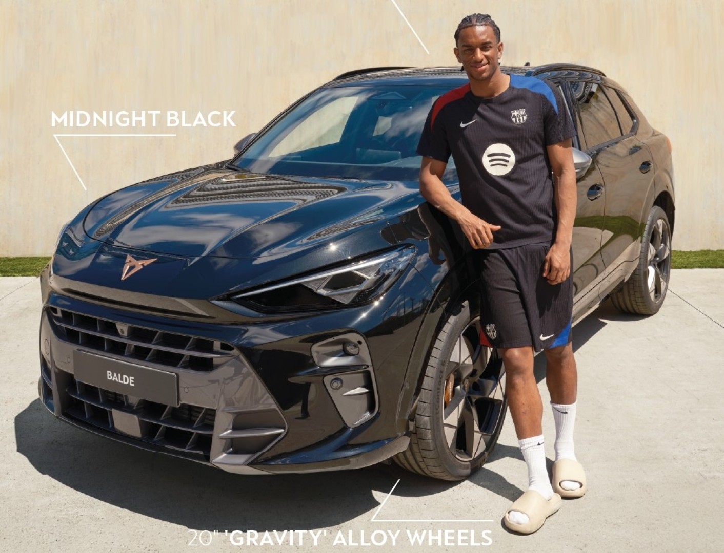 Οι παίκτες της Μπαρτσελόνα παραλαμβάνουν τα νέα τους Cupra Οι παίκτες της Μπαρτσελόνα παραλαμβάνουν τα νέα τους Cupra