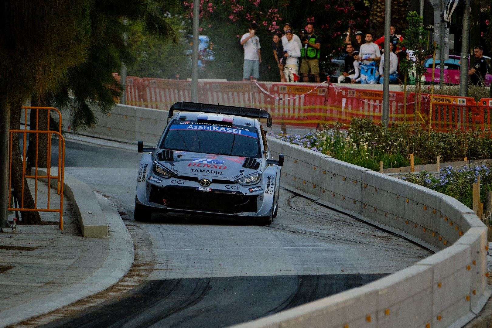 EKO Athens Super Special Stage: Ταχύτεροι οι Ogier και Tanak στην Υπερειδική