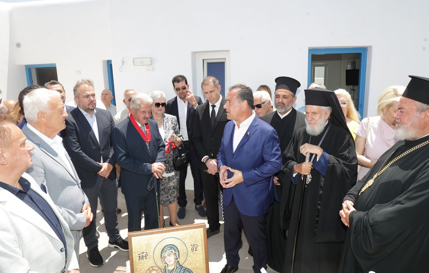 Επίσκεψη του Υπουργού Υγείας Άδωνι Γεωργιάδη στο Κ.Υ. Μυκόνου για την παράδοση 16 νεόδμητων διαμερισμάτων στην 2η Υ.Πε. Πειραιώς & Αιγαίου για τη στέγαση γιατρών και νοσηλευτών