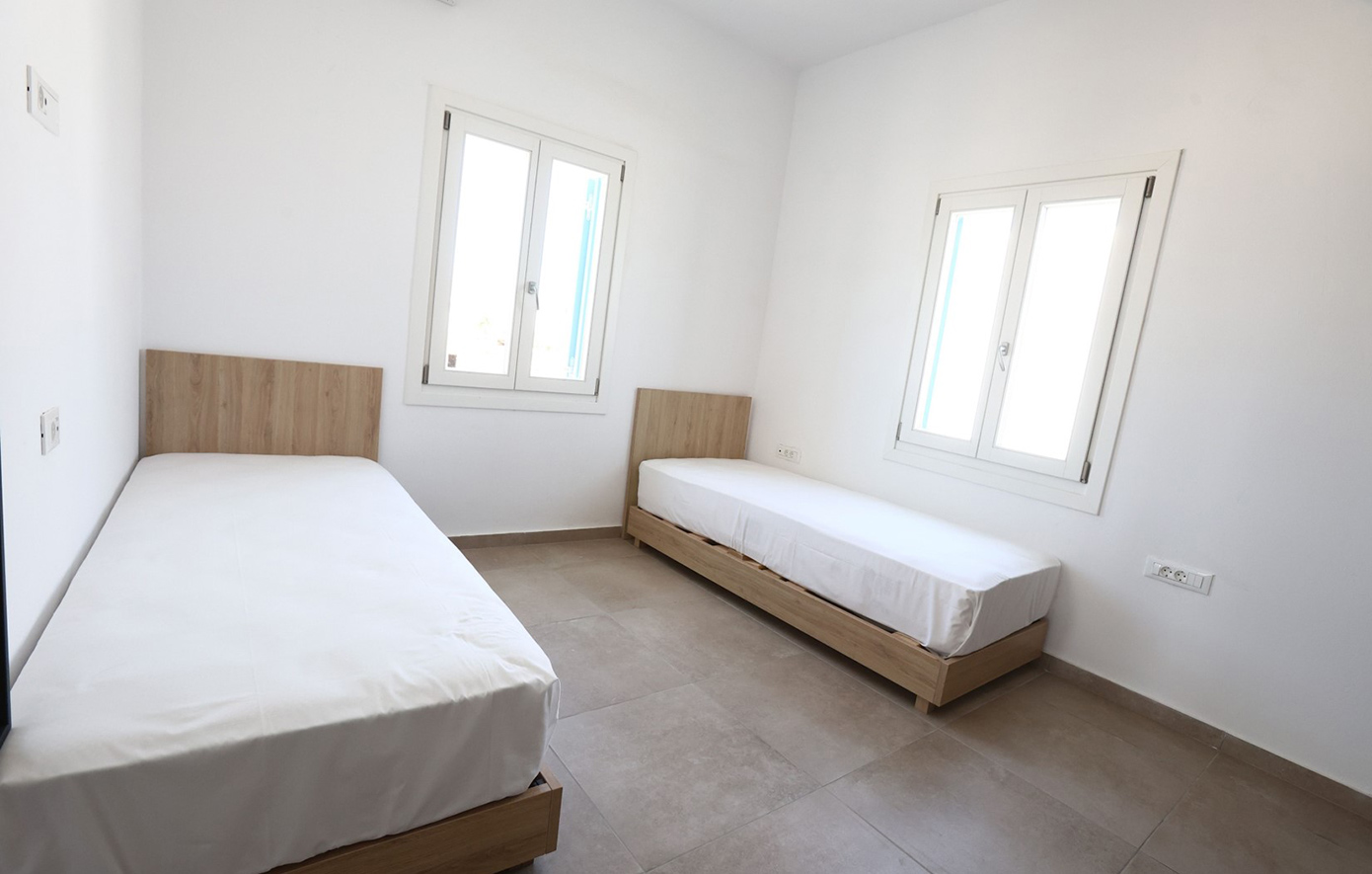 Επίσκεψη του Υπουργού Υγείας Άδωνι Γεωργιάδη στο Κ.Υ. Μυκόνου για την παράδοση 16 νεόδμητων διαμερισμάτων στην 2η Υ.Πε. Πειραιώς & Αιγαίου για τη στέγαση γιατρών και νοσηλευτών