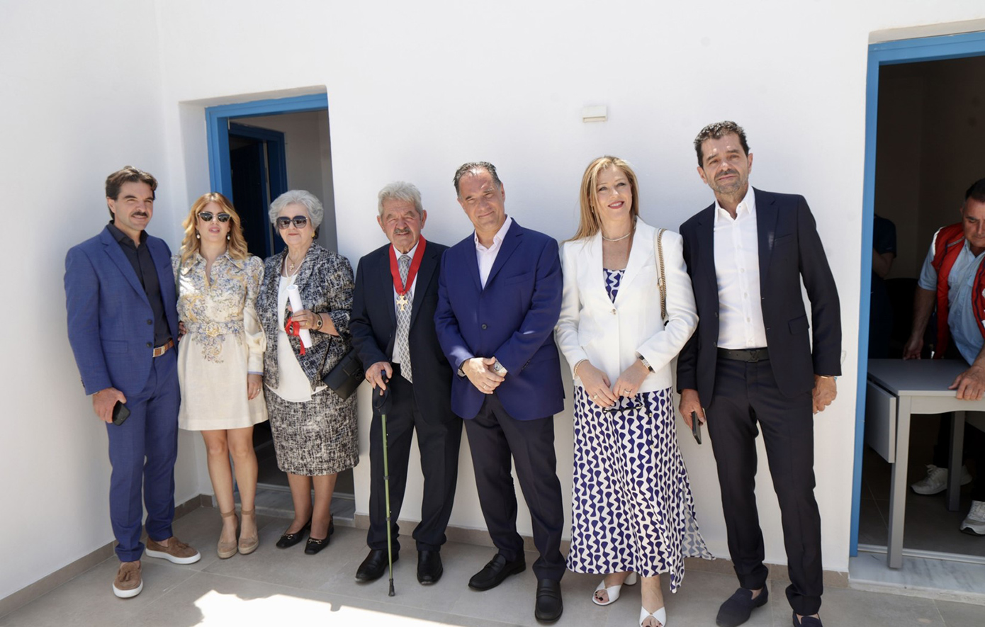 Επίσκεψη του Υπουργού Υγείας Άδωνι Γεωργιάδη στο Κ.Υ. Μυκόνου για την παράδοση 16 νεόδμητων διαμερισμάτων στην 2η Υ.Πε. Πειραιώς & Αιγαίου για τη στέγαση γιατρών και νοσηλευτών