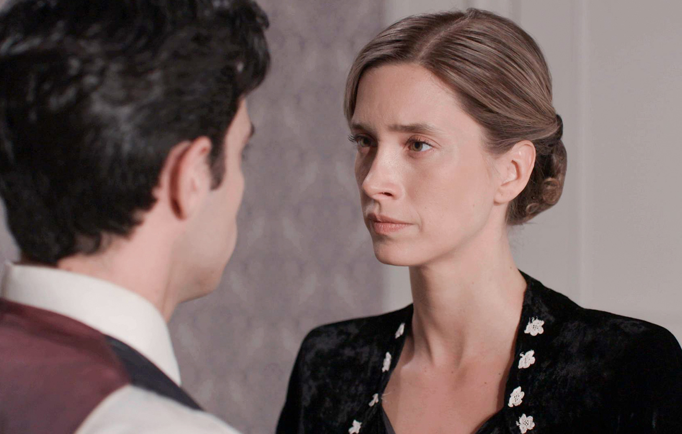 Εκτός ελέγχου ο Ρήγας. Φυλακίζει και χτυπά την Αλίκη