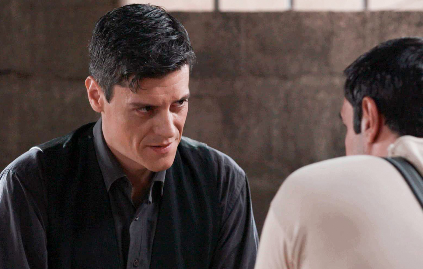 Εκτός ελέγχου ο Ρήγας. Φυλακίζει και χτυπά την Αλίκη