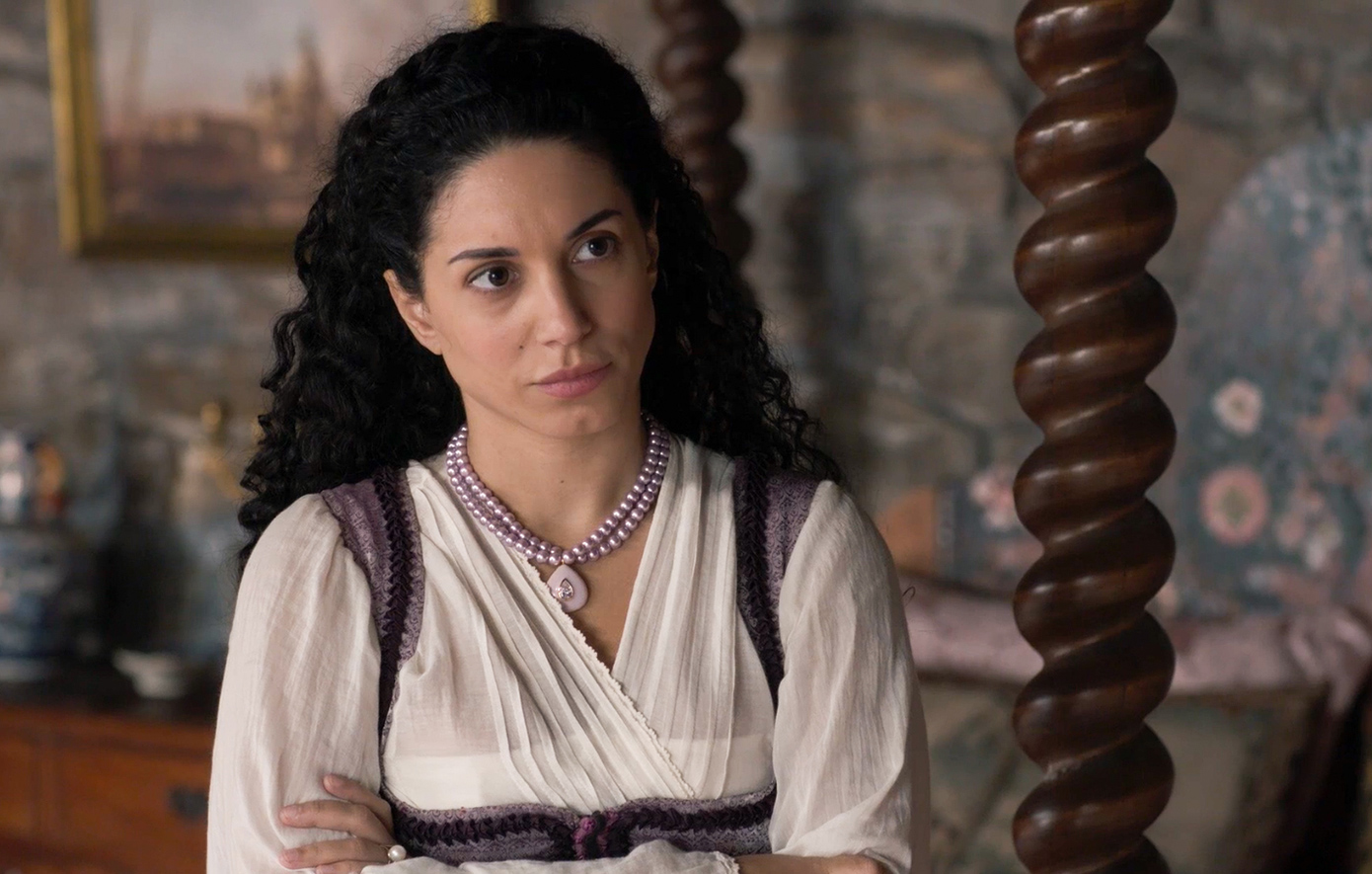 Ο λοχαγός Φάμπιο είναι αποφασισμένος να ξεσκεπάσει τόσο τη Λεώνη, όσο και την πραγματική σχέση της με την Πανδώρα.