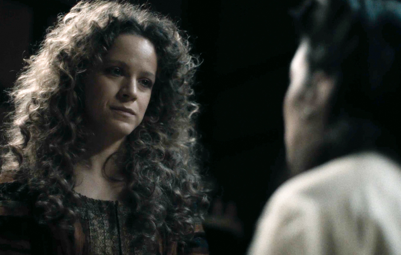 Ο λοχαγός Φάμπιο είναι αποφασισμένος να ξεσκεπάσει τόσο τη Λεώνη, όσο και την πραγματική σχέση της με την Πανδώρα.