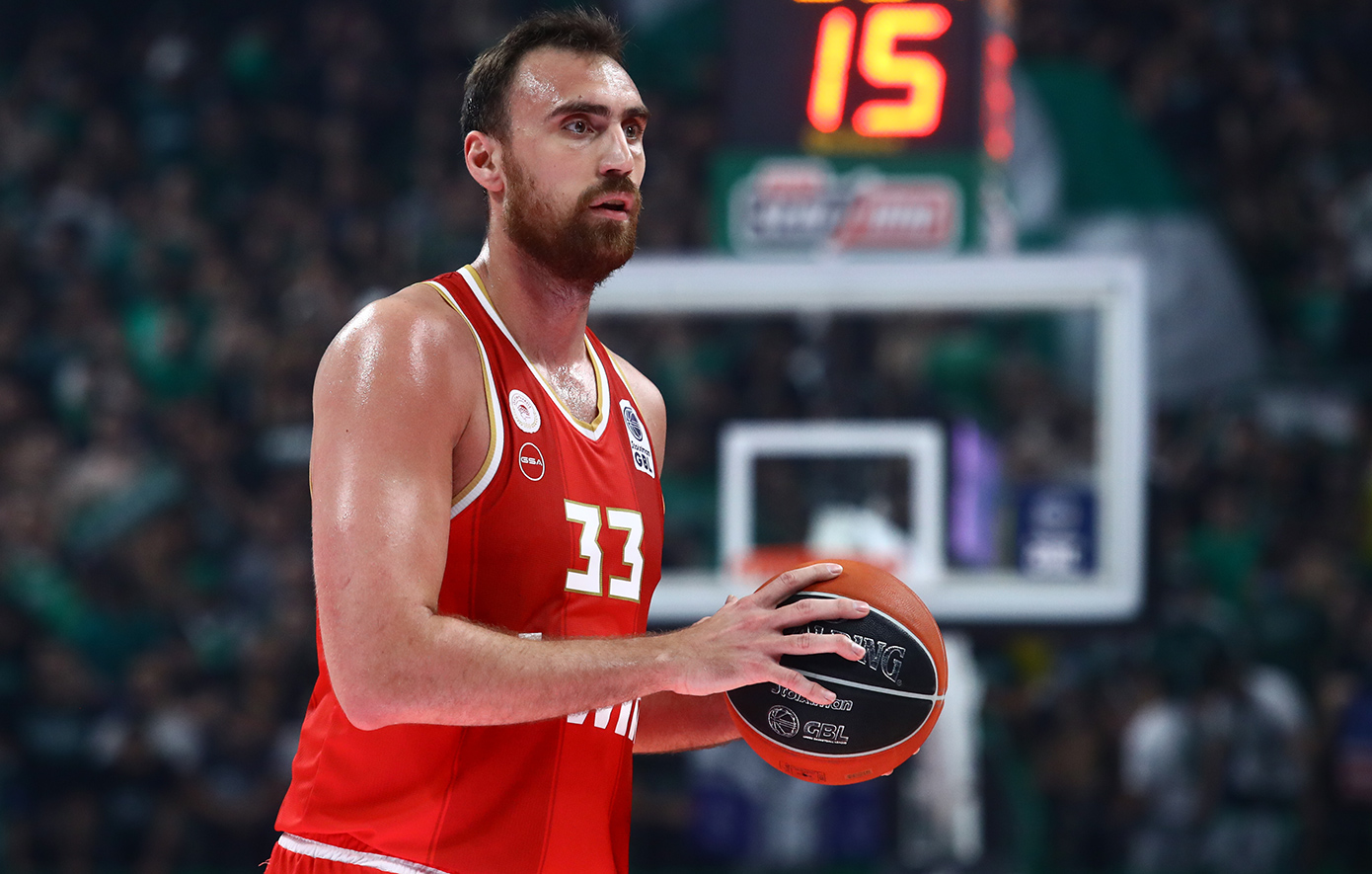 Euroleague &#8211; Ολυμπιακός: Νοκ άουτ ο Μιλουτίνοφ κόντρα στη Φενέρμπαχτσε, αμφίβολος και ο Νιλικίνα