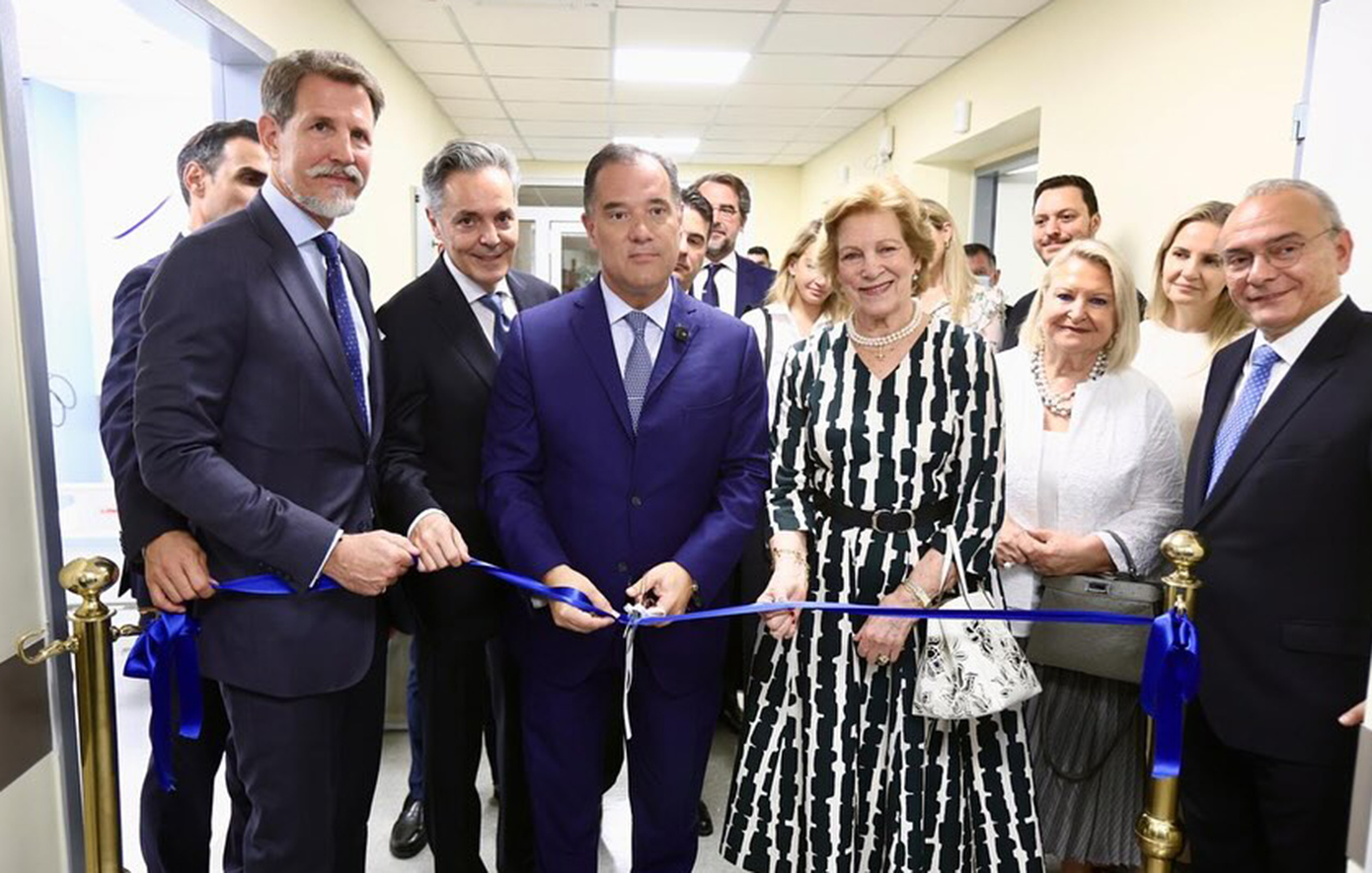 Οικογένεια Ντε Γκρες: Ανάμεσα στους δωρητές της αιματολογικής κλινικής του Ευαγγελισμού για τους ογκολογικούς ασθενείς