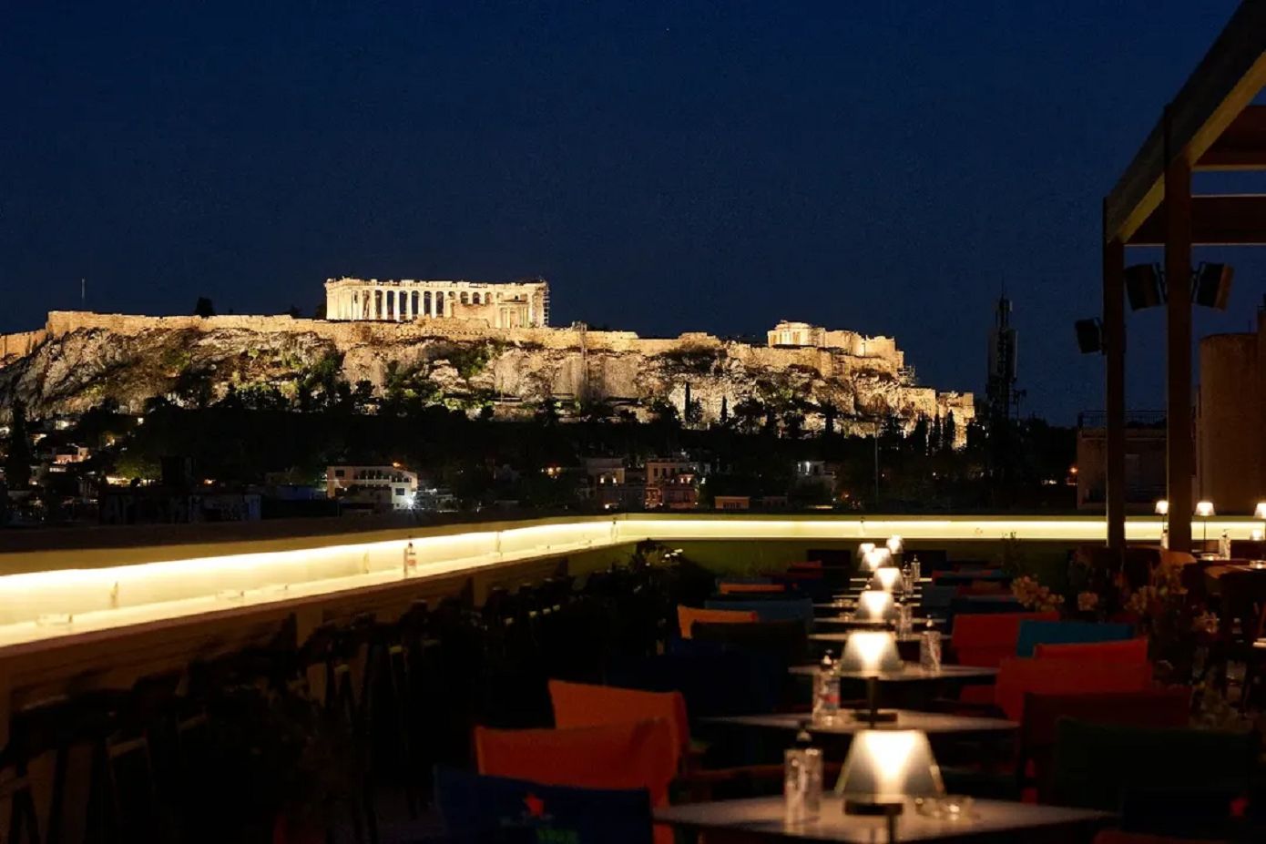 Τρεις ταράτσες στο κέντρο της Αθήνας με την Ακρόπολη στο πιάτο σας